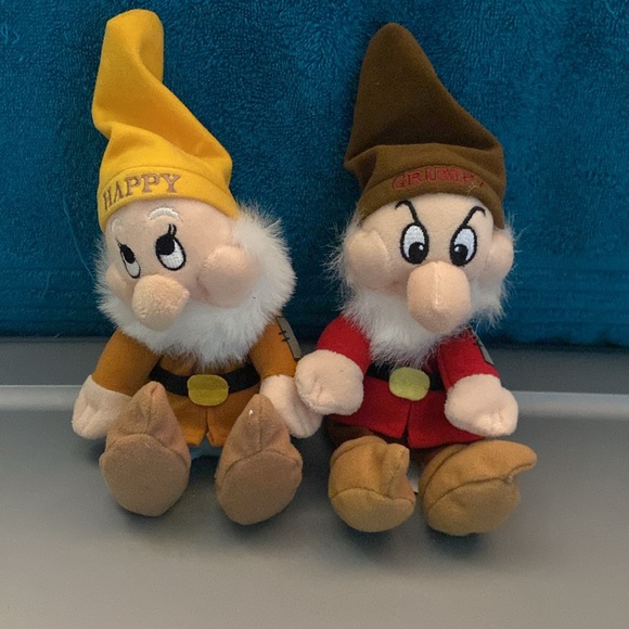 Happy and Grumpy Snow White and the 7 dwarfs 7 inch bean bag - Picture 2 of 6